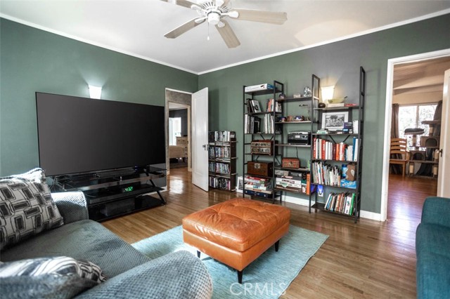 989 Coronado Drive, Glendale CA: https://media.crmls.org/medias/04165bd7-7d9f-4add-9a2d-43369936148f.jpg