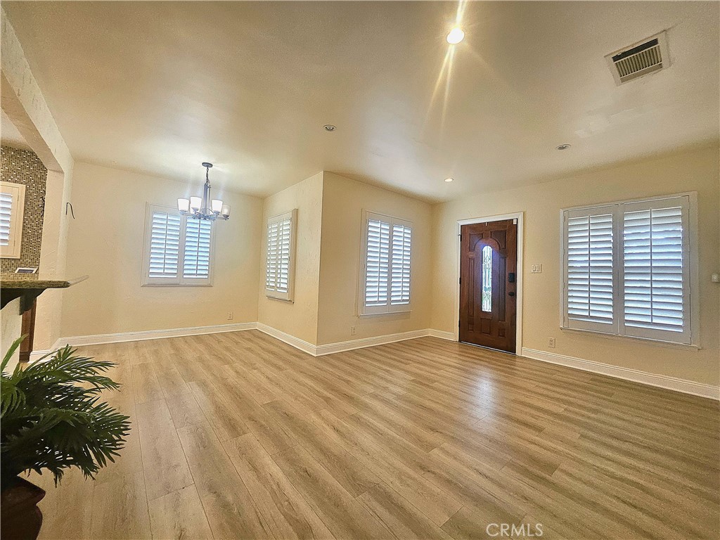 https://media.crmls.org/medias/041779e0-7892-425e-9102-6599f4c3c617.jpg?preset=X-Large