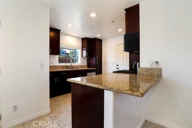 Detail Gallery Image 13 of 35 For 13775 Glenoaks Bld #15,  Sylmar,  CA 91342 - 3 Beds | 2/1 Baths