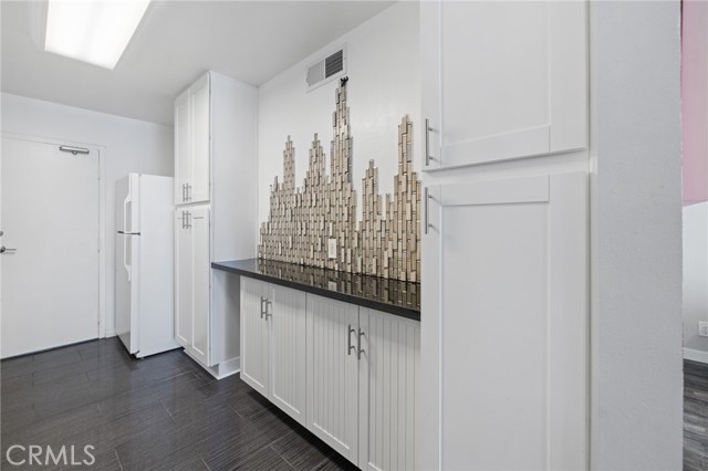 14506 Benefit Street, Sherman Oaks CA: https://media.crmls.org/medias/04192fe9-5eb5-4aa8-b7db-d5dd76e6543c.jpg
