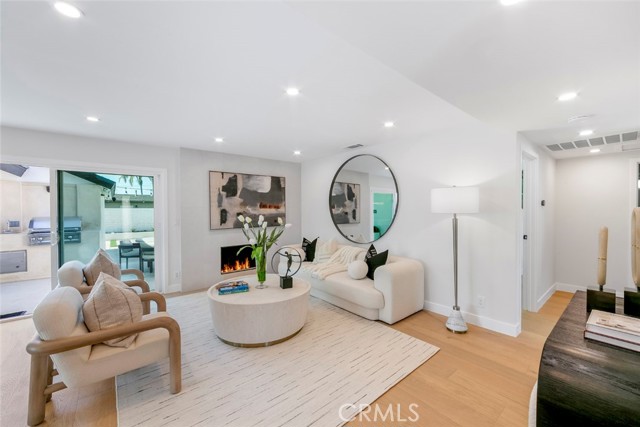 Detail Gallery Image 8 of 57 For 913 Junipero, Costa Mesa,  CA 92626 - 4 Beds | 2 Baths