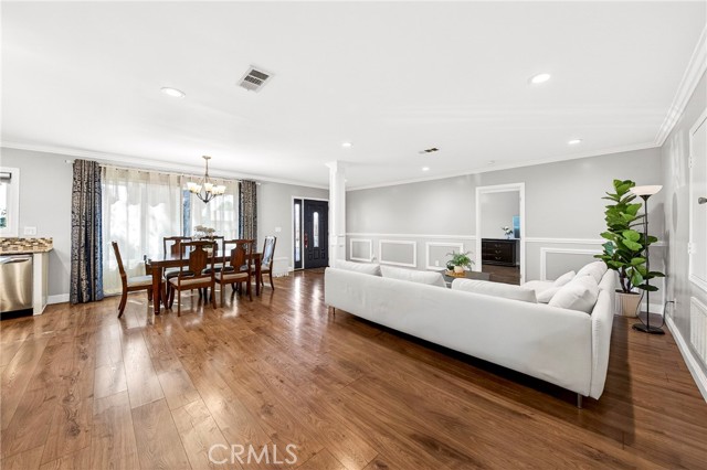 Detail Gallery Image 5 of 36 For 11917 Roseglen St, El Monte,  CA 91732 - 5 Beds | 4 Baths