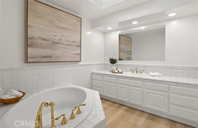 4521 Orrington Road, Corona del Mar CA: https://media.crmls.org/medias/041ae709-a74d-4cf3-baed-651c489ef47b.jpg