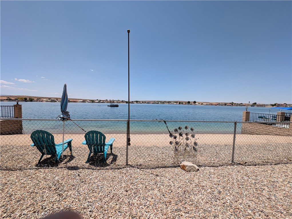 https://media.crmls.org/medias/041c7d26-5c7d-4a6e-8e8a-c4f39d85dd26.jpg?preset=X-Large