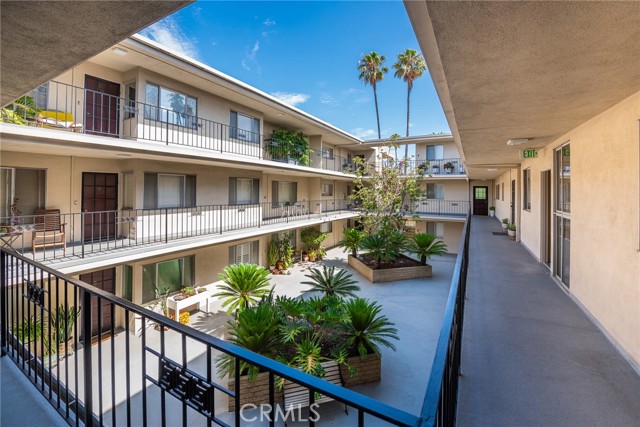 Detail Gallery Image 2 of 33 For 2772 2a E 2nd St #A2,  Long Beach,  CA 90803 - 2 Beds | 2 Baths