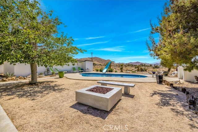 9124 Joshua Lane, Yucca Valley CA: https://media.crmls.org/medias/041cecd3-b3d0-4e96-ad04-c541249ef882.jpg