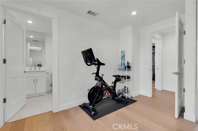 23241 Aetna Street, Woodland Hills CA: https://media.crmls.org/medias/041d967a-7d3f-45c5-9d64-3f3ac32a34f1.jpg