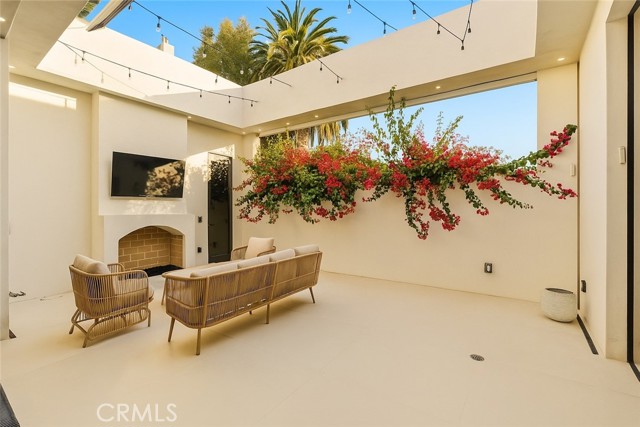 Detail Gallery Image 33 of 54 For 22924 Erwin St, Woodland Hills,  CA 91367 - 11 Beds | 9/2 Baths