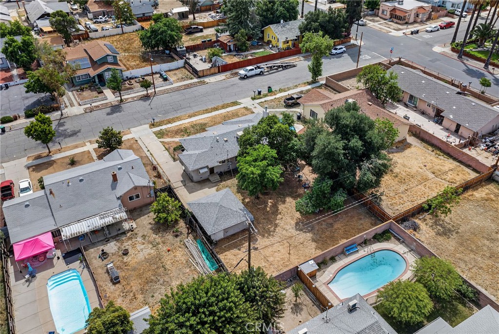 https://media.crmls.org/medias/041db5fd-2327-4d06-b004-31170c5d5d0a.jpg?preset=X-Large