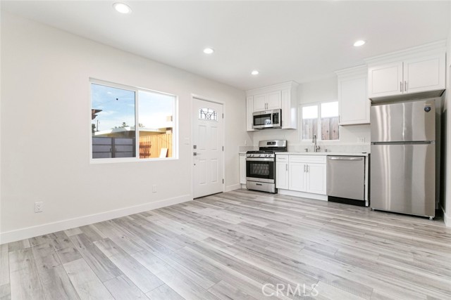 Detail Gallery Image 5 of 14 For 17222 Horace St, Granada Hills,  CA 91344 - 1 Beds | 1 Baths