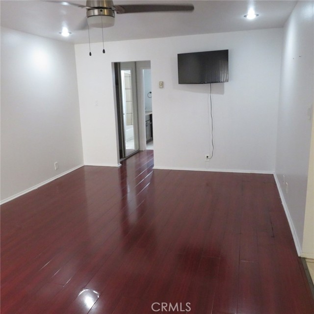 545 Chestnut Avenue, Long Beach CA: https://media.crmls.org/medias/041e72e1-92e2-4198-9516-8652b7e92124.jpg
