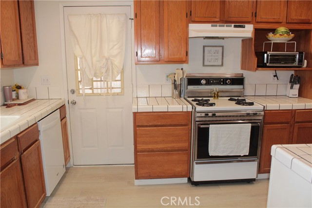 12308 Centralia Street, Lakewood CA: https://media.crmls.org/medias/041eafd3-f206-43bd-b90e-f88bbdd594f7.jpg