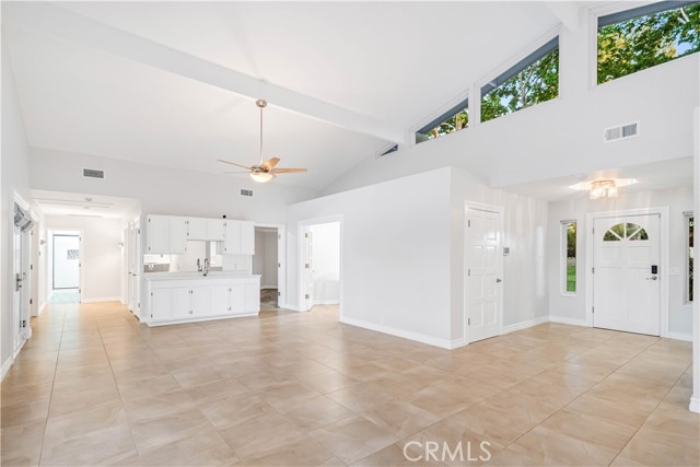 Detail Gallery Image 12 of 74 For 2755 W Avenue, Palmdale,  CA 93551 - 5 Beds | 3/1 Baths