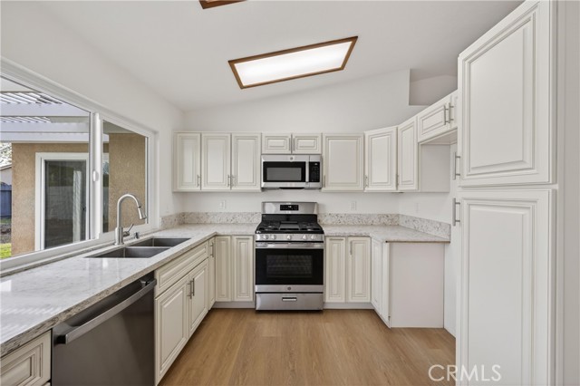 4595 Bronson, San Bernardino CA: https://media.crmls.org/medias/041f808a-85bf-4fe0-80f8-62036f4edf08.jpg