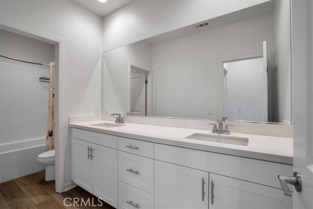 18150 Tableau Way, Saugus CA: https://media.crmls.org/medias/0420796c-860b-4167-bf74-ebe2e71ed594.jpg
