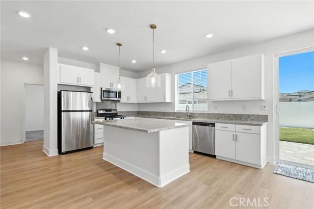 30248 Sunset Pier Drive, Menifee CA: https://media.crmls.org/medias/0420e51d-3059-45f0-a7af-6346f75f5b11.jpg