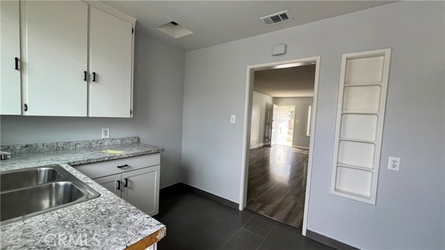 Detail Gallery Image 4 of 21 For 14763 Ryon Ave, Bellflower,  CA 90706 - 2 Beds | 1 Baths