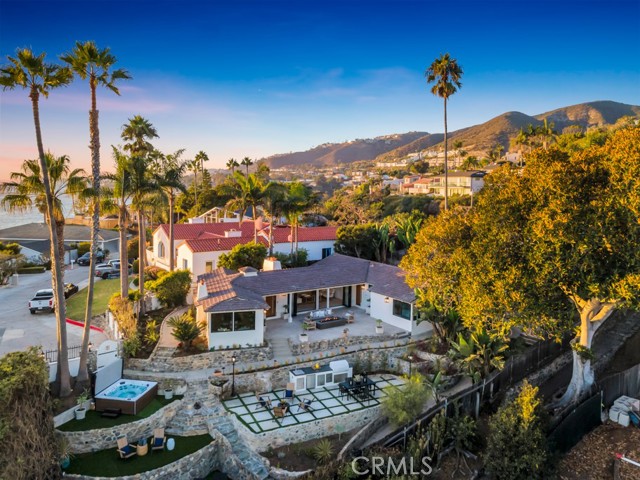 10 Camel Point, Laguna Beach CA: https://media.crmls.org/medias/04221093-5904-4cfa-ac55-d2384e60be27.jpg