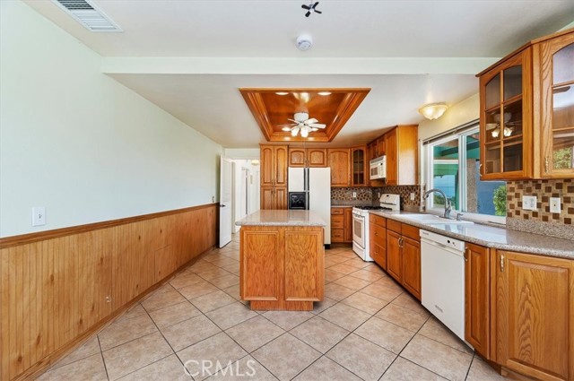 Detail Gallery Image 16 of 52 For 1573 Camelot Dr, Corona,  CA 92882 - 3 Beds | 2 Baths