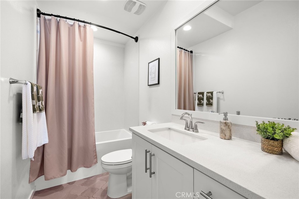https://media.crmls.org/medias/04225b49-b2b9-4028-b99b-50d61c4c6a7e.jpg?preset=X-Large