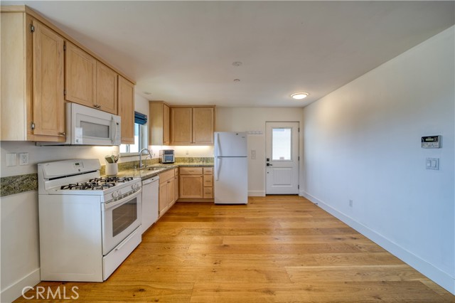 375 El Portal Drive, Pismo Beach CA: https://media.crmls.org/medias/04228a23-38bb-449a-beea-4f8b28e9a748.jpg