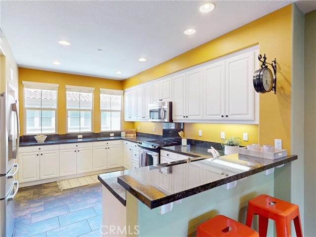 Detail Gallery Image 8 of 19 For 833 E Cassia Ln #D,  Azusa,  CA 91702 - 2 Beds | 3 Baths