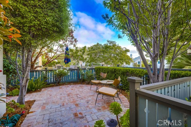 2569 Bungalow Place, Corona del Mar CA: https://media.crmls.org/medias/04239cfb-5a26-4a3a-a9c2-0aa8b8ff6b29.jpg