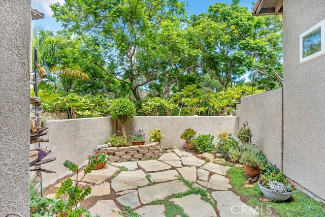 6118 Citracado Circle, Carlsbad CA: https://media.crmls.org/medias/0424e96f-7109-4c0f-884f-ba5a241f4061.jpg