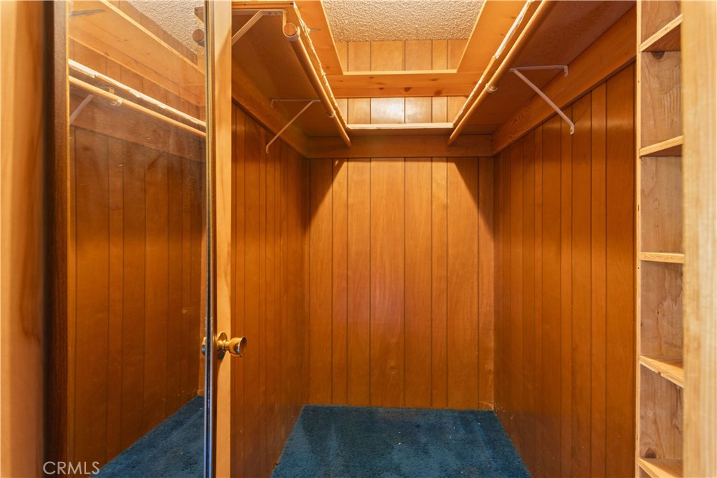 https://media.crmls.org/medias/0424fd43-063a-488e-8a4d-2d37a3db1791.jpg?preset=X-Large