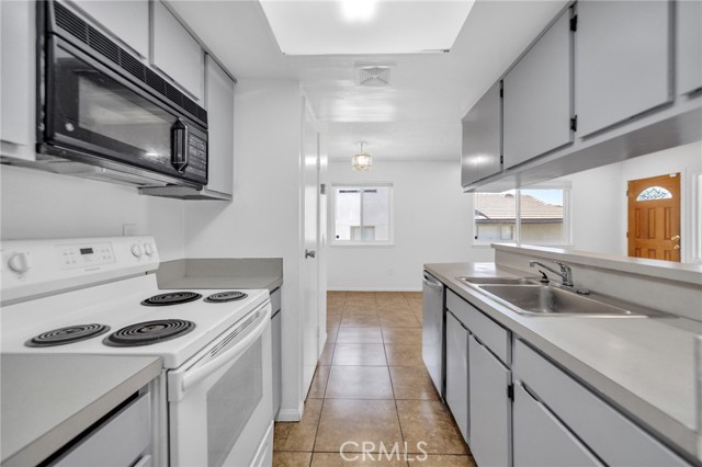 Detail Gallery Image 8 of 27 For 3545 20th St, Highland,  CA 92346 - 2 Beds | 1 Baths