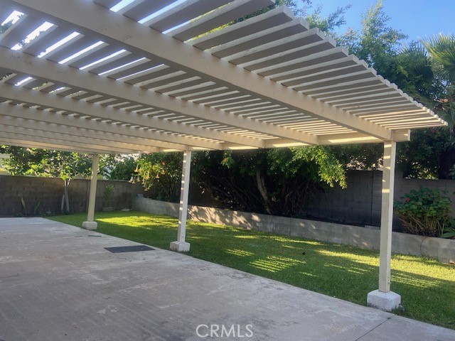 https://media.crmls.org/medias/0426c356-a010-4071-803c-08f265f223fb.jpg?preset=X-Large