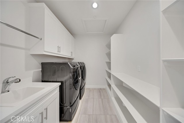72 English Saddle, Irvine CA: https://media.crmls.org/medias/0427a1c8-bb35-417c-89fb-5014c0e9b3c3.jpg