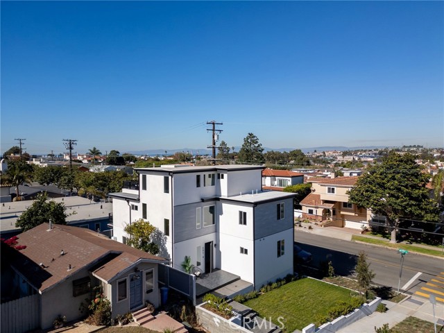 201 Juanita Avenue, Redondo Beach, California 90277, 3 Bedrooms Bedrooms, ,4 BathroomsBathrooms,Residential,For Sale,Juanita,SB24243690