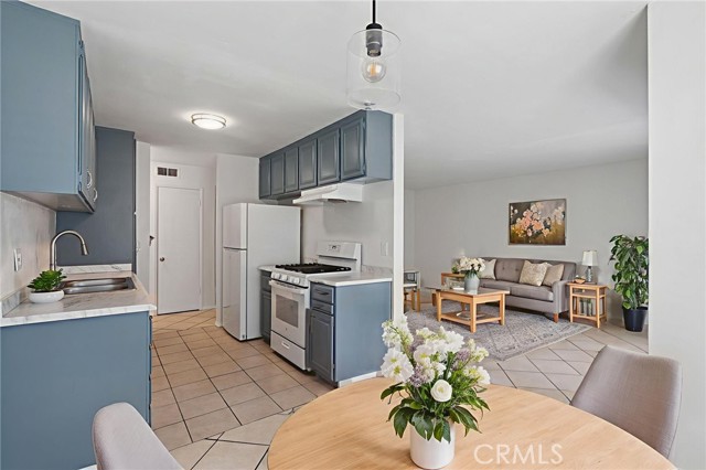 Detail Gallery Image 6 of 36 For 700 W La Veta Ave #I3,  Orange,  CA 92868 - 2 Beds | 2 Baths