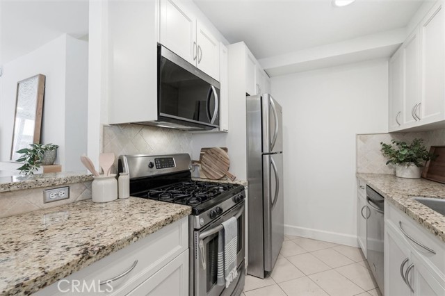 1747 Barry Avenue, Los Angeles CA: https://media.crmls.org/medias/0428c85d-c687-44ff-a265-2a6c845ba037.jpg