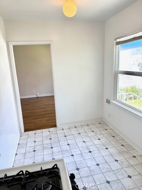 222 N Screenland Drive, Burbank CA: https://media.crmls.org/medias/04295d60-e5f3-4358-b457-17dc992246be.jpg