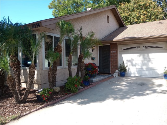 11234 Village 11 photo 3