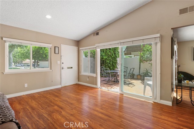 Image 3 for 10030 Larwin Ave #4, Chatsworth, CA 91311