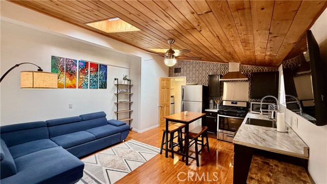 7950 Capistrano Avenue, West Hills CA: https://media.crmls.org/medias/042aac1f-240a-4595-836d-dcc18a93f07f.jpg