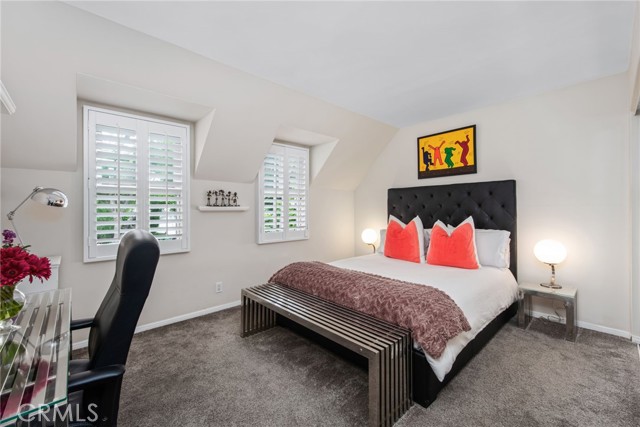 4323 Laurelgrove Avenue, Studio City CA: https://media.crmls.org/medias/042b5b96-f8b7-4026-8368-239732ee7470.jpg