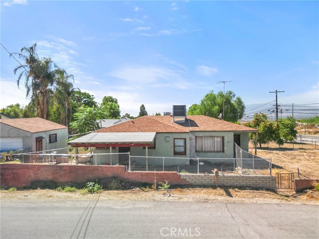 1393 Ward Way, Mentone CA: https://media.crmls.org/medias/042b6ef8-eb75-478e-9479-a26f77e91ac4.jpg