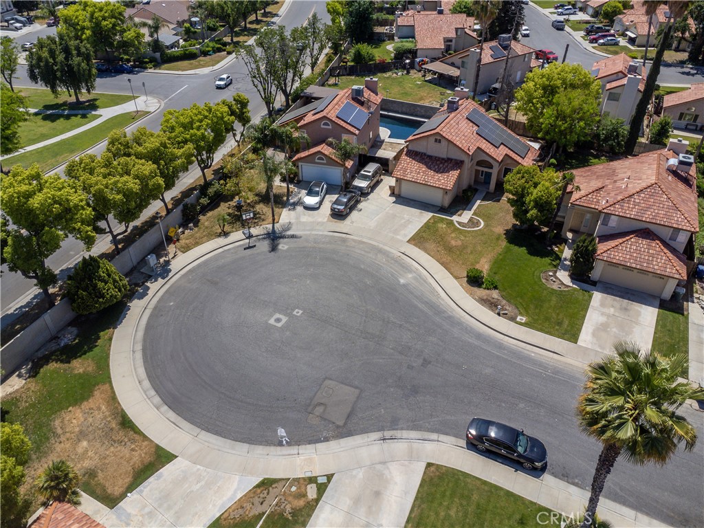 https://media.crmls.org/medias/042bd36a-454c-48d0-9eac-6ef30d1dd712.jpg?preset=X-Large