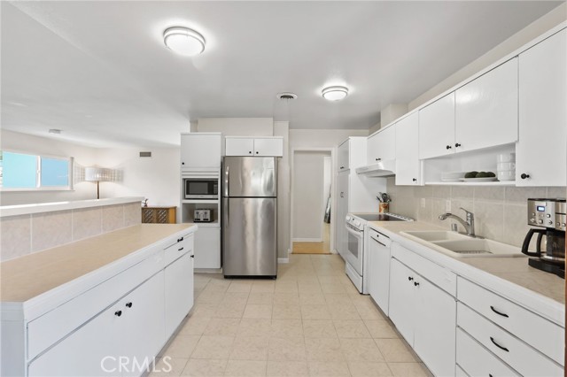 20071 Moontide Circle, Huntington Beach CA: https://media.crmls.org/medias/042bd5d4-7c1f-4445-a352-cf8ee8f41942.jpg