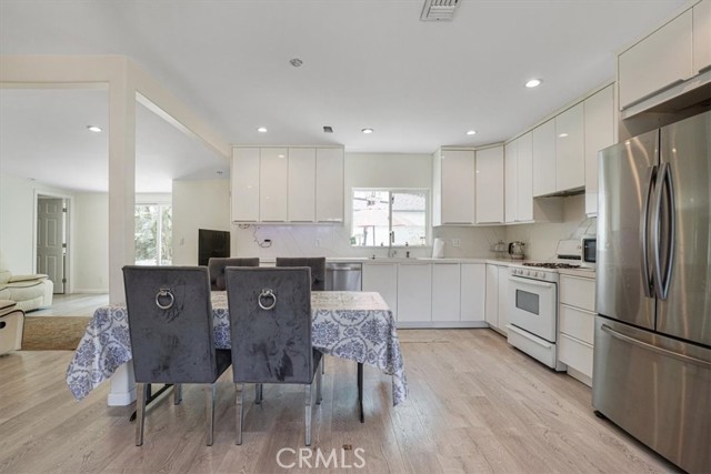 18352 Bessemer Street, Tarzana CA: https://media.crmls.org/medias/042c8a89-7567-4755-891c-6e75c0e487a9.jpg
