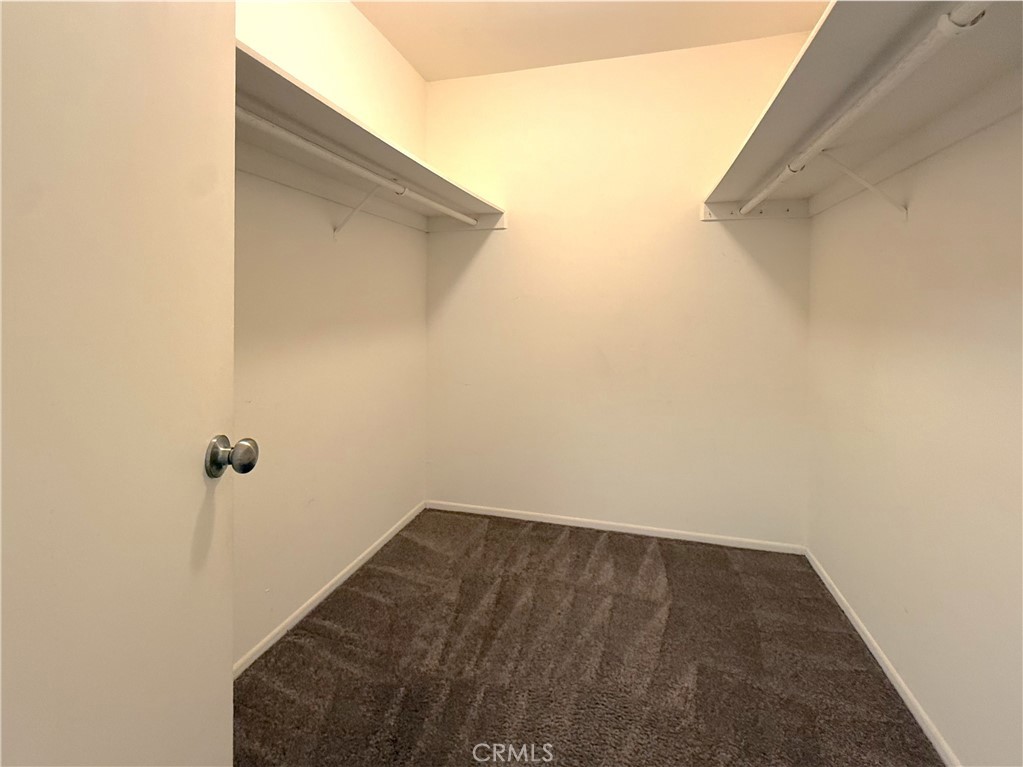 https://media.crmls.org/medias/042d343e-6fd3-4c08-9396-988a26afaf0a.jpg?preset=X-Large