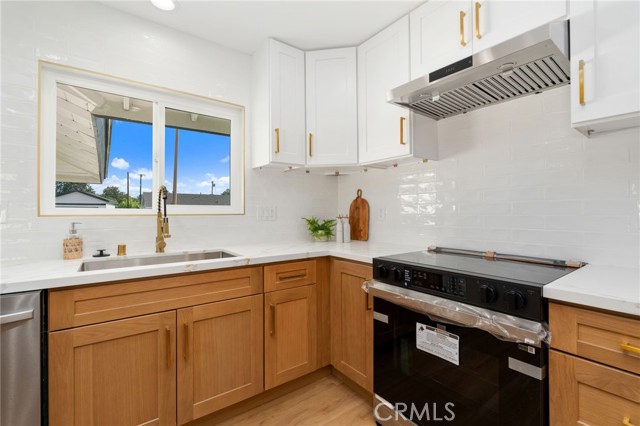 Detail Gallery Image 12 of 30 For 2076 N Diamond, Orange,  CA 92867 - 4 Beds | 2 Baths