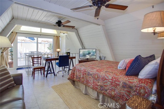 Detail Gallery Image 3 of 17 For 202 15th St #B,  Newport Beach,  CA 92663 - 0 Beds | 1 Baths