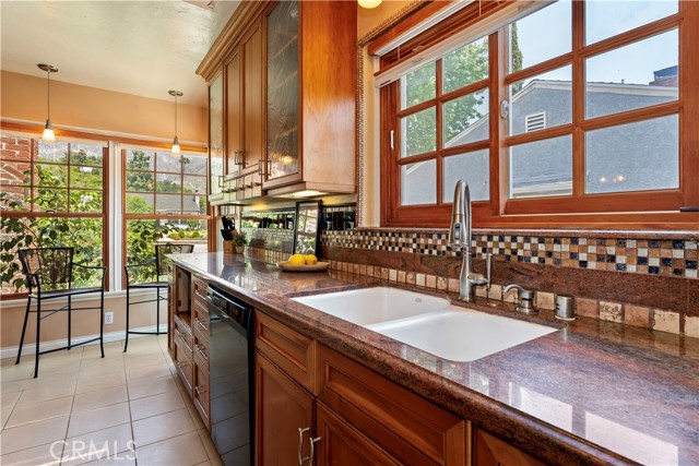2042 E Crary Street, Pasadena CA: https://media.crmls.org/medias/042df7cc-69db-461d-92e2-6ffe642f5f31.jpg