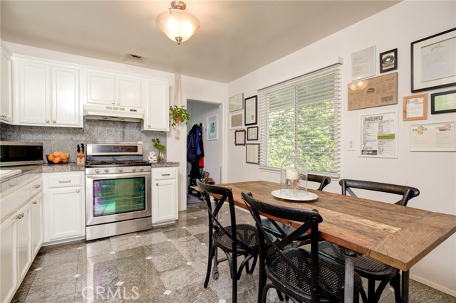 Front unit -kitchen/dining