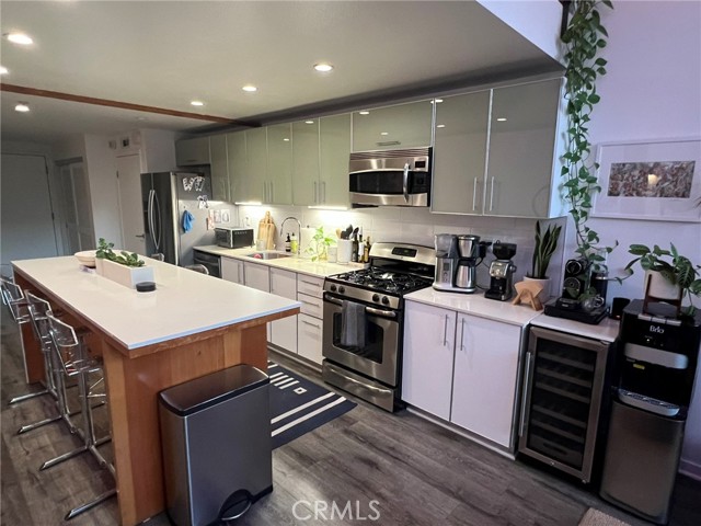 4215 Glencoe Avenue, Marina del Rey CA: https://media.crmls.org/medias/04300e48-1017-4da9-8749-cf57ce02fa39.jpg